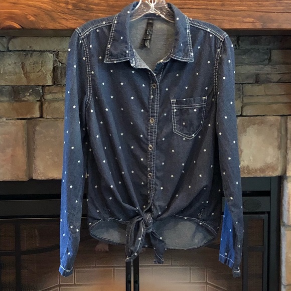Seven7 Tops - Seven7 Chambray Button Front Shirt w/tie waist • M
